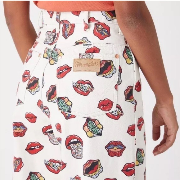 WRANGLER READ MY LIPS Novelty Jeans BARREL 652 Ultra High Rise NWT - Picture 4 of 16